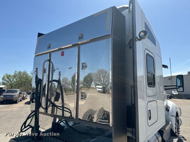 image for item EH5481 2019 Kenworth T680 semi truck