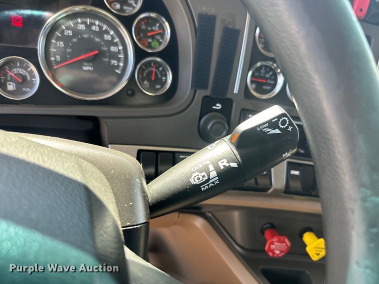 image for item EH5481 2019 Kenworth T680 semi truck