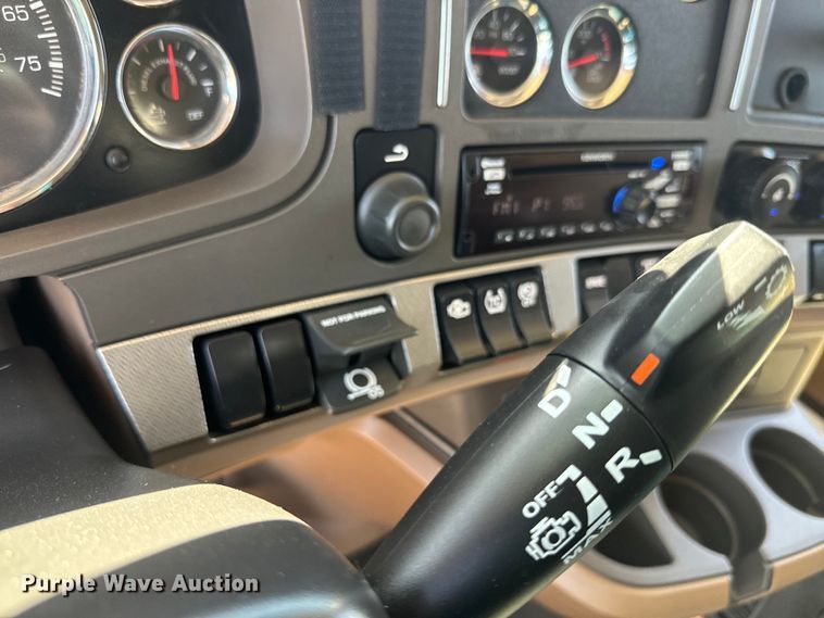 image for item EH5481 2019 Kenworth T680 semi truck