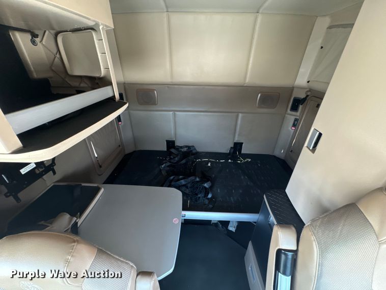 image for item EH5481 2019 Kenworth T680 semi truck