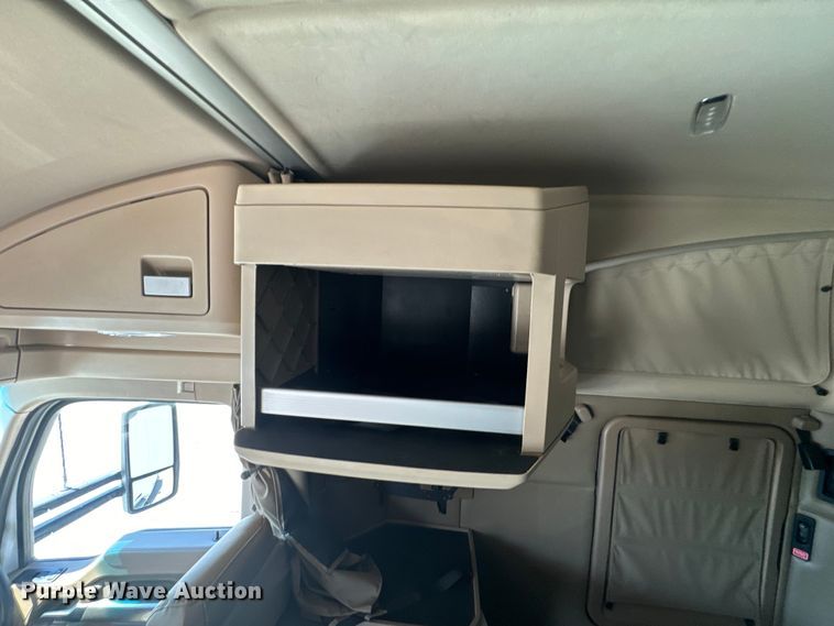 image for item EH5481 2019 Kenworth T680 semi truck