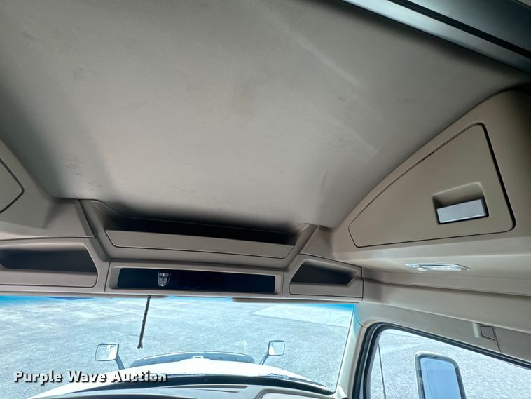 image for item EH5481 2019 Kenworth T680 semi truck