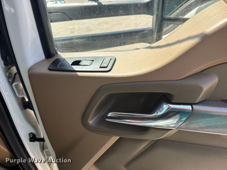 image for item EH5481 2019 Kenworth T680 semi truck