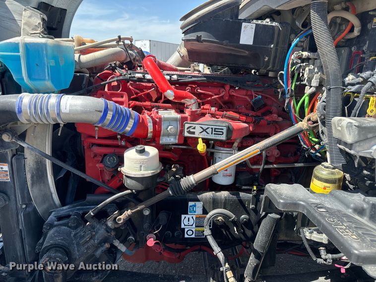 image for item EH5481 2019 Kenworth T680 semi truck