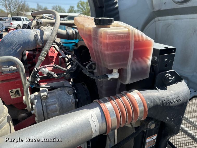 image for item EH5481 2019 Kenworth T680 semi truck