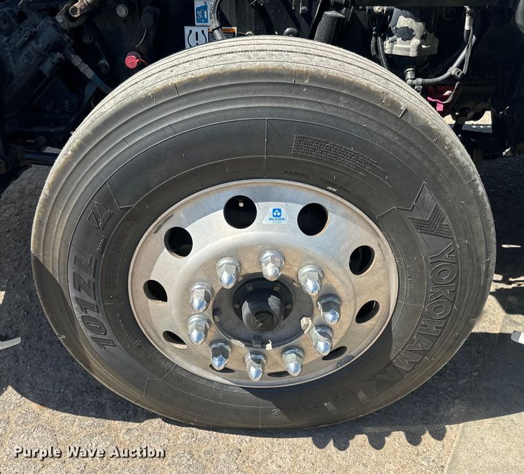 image for item EH5481 2019 Kenworth T680 semi truck