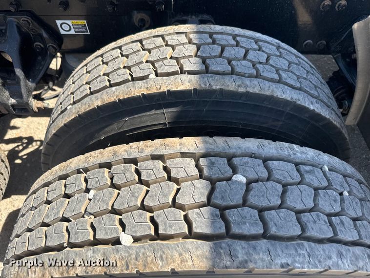 image for item EH5481 2019 Kenworth T680 semi truck