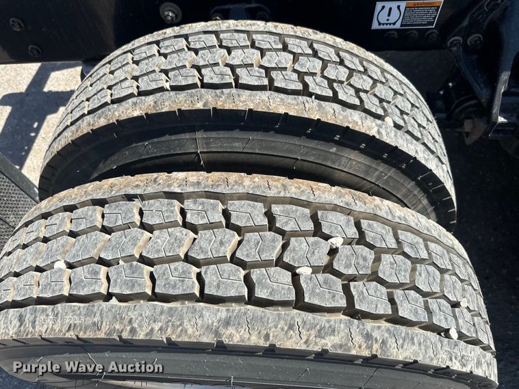 image for item EH5481 2019 Kenworth T680 semi truck