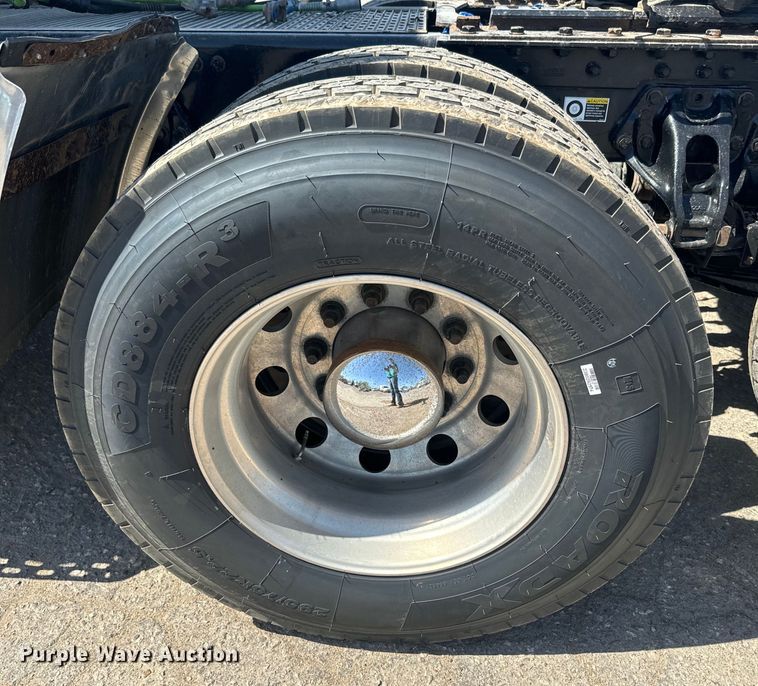 image for item EH5481 2019 Kenworth T680 semi truck