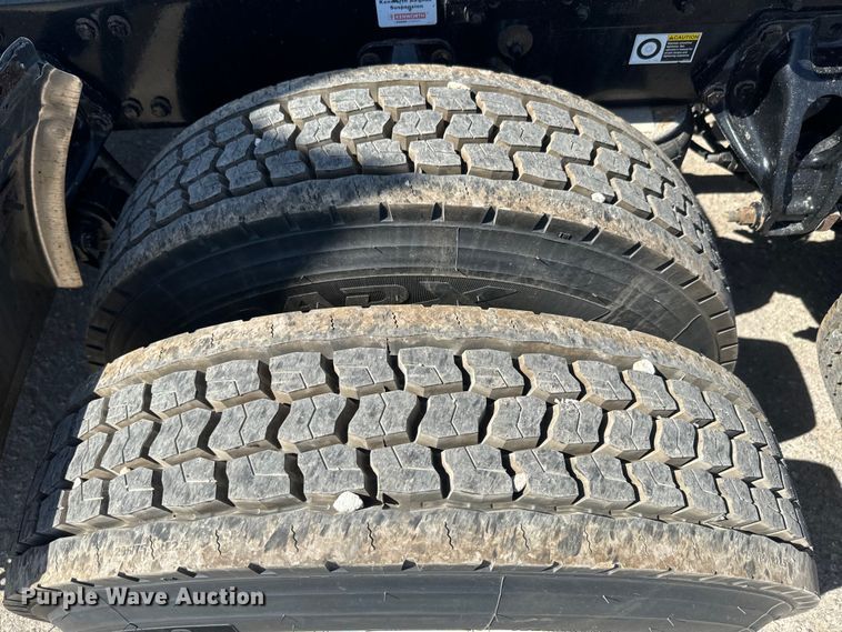 image for item EH5481 2019 Kenworth T680 semi truck