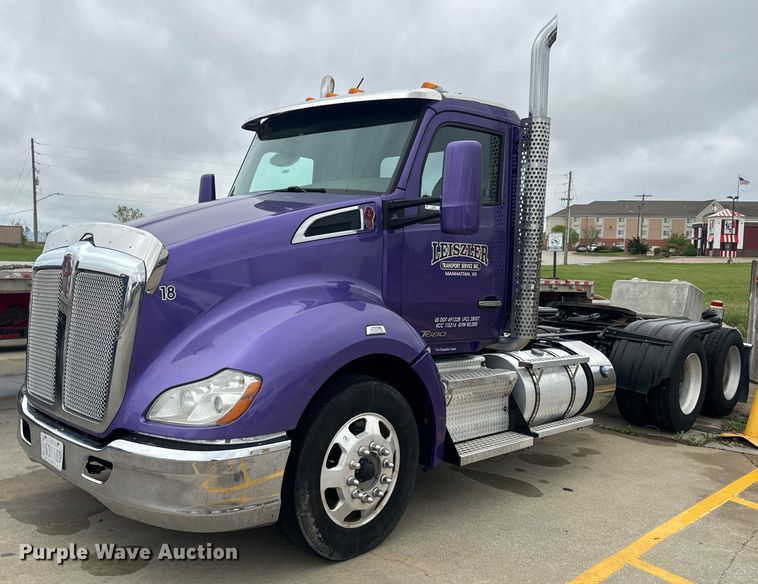 image for item EH5490 2017 Kenworth T680 semi truck