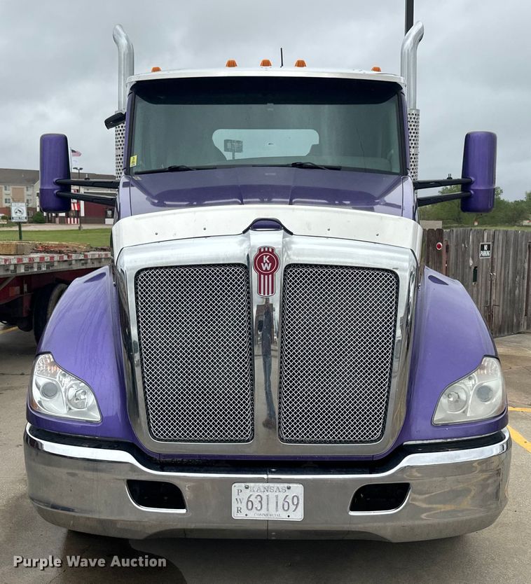 image for item EH5490 2017 Kenworth T680 semi truck