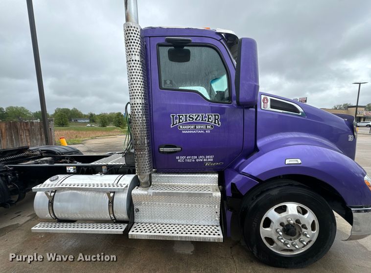 image for item EH5490 2017 Kenworth T680 semi truck