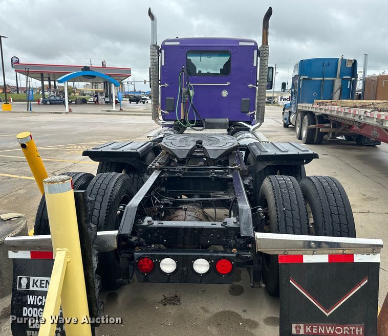 image for item EH5490 2017 Kenworth T680 semi truck