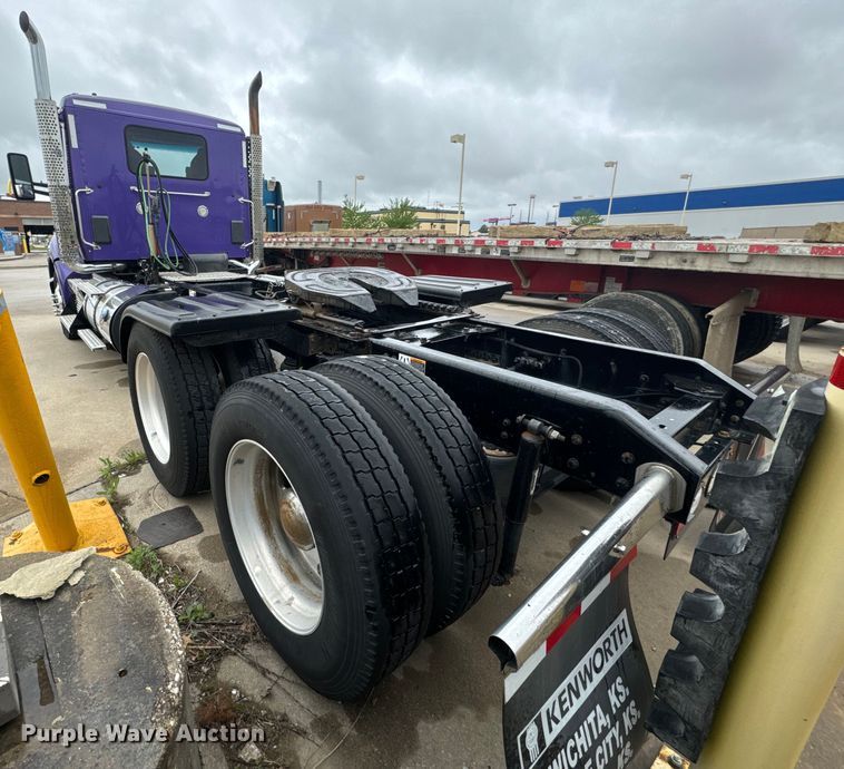 image for item EH5490 2017 Kenworth T680 semi truck