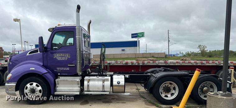 image for item EH5490 2017 Kenworth T680 semi truck