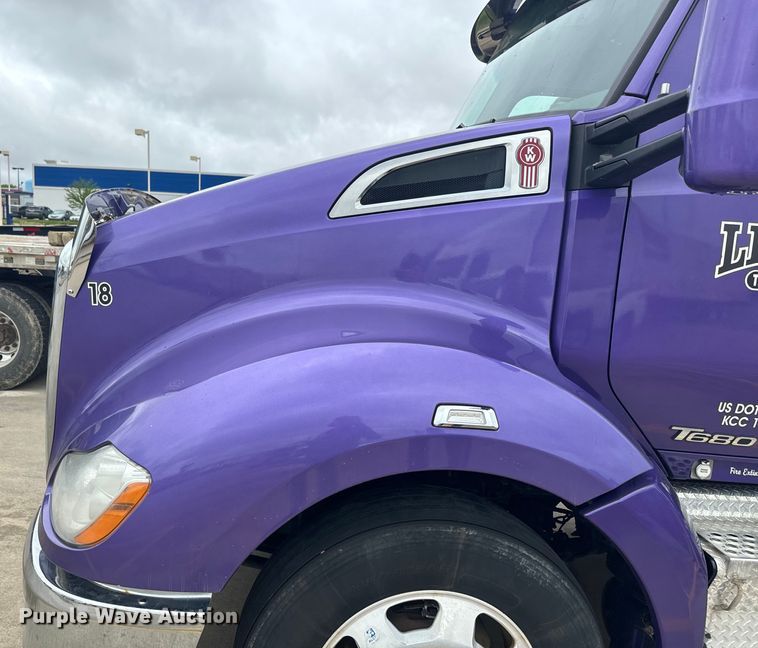 image for item EH5490 2017 Kenworth T680 semi truck