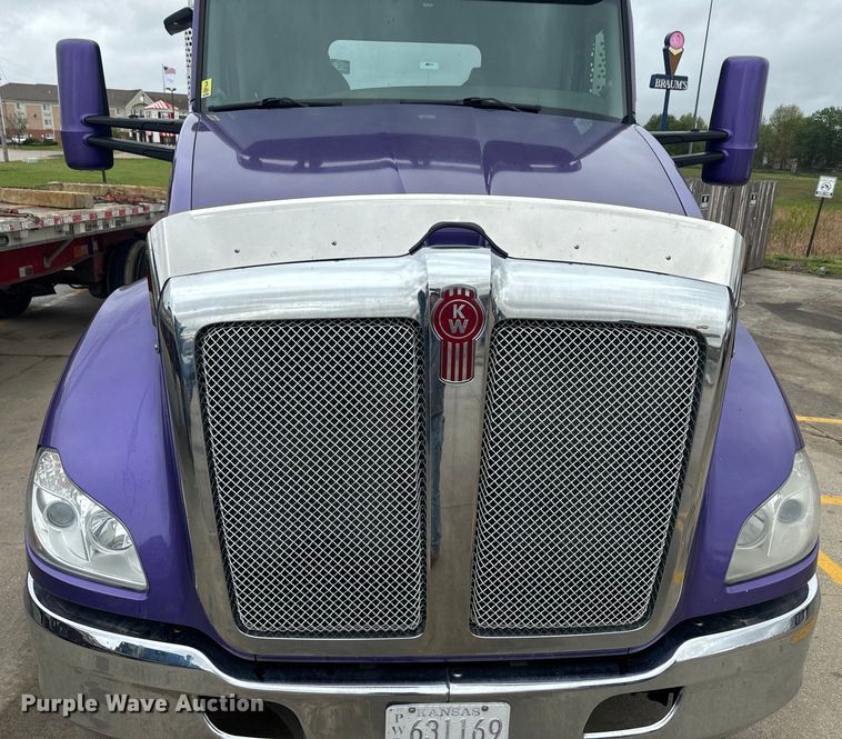 image for item EH5490 2017 Kenworth T680 semi truck