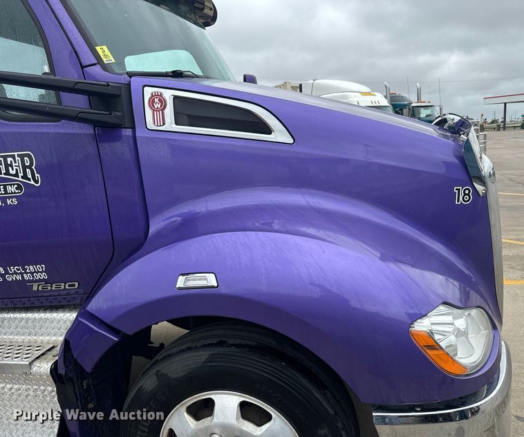 image for item EH5490 2017 Kenworth T680 semi truck