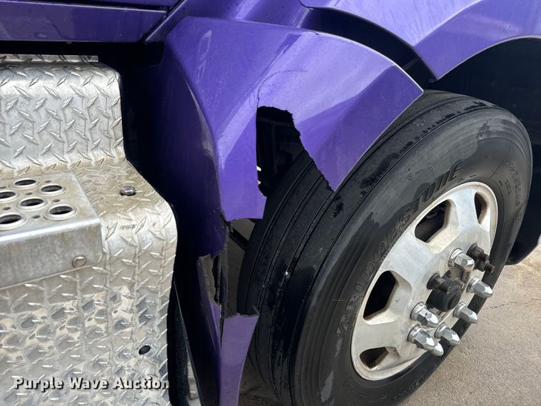 image for item EH5490 2017 Kenworth T680 semi truck