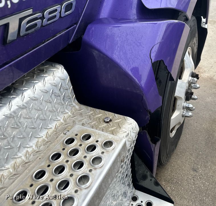 image for item EH5490 2017 Kenworth T680 semi truck