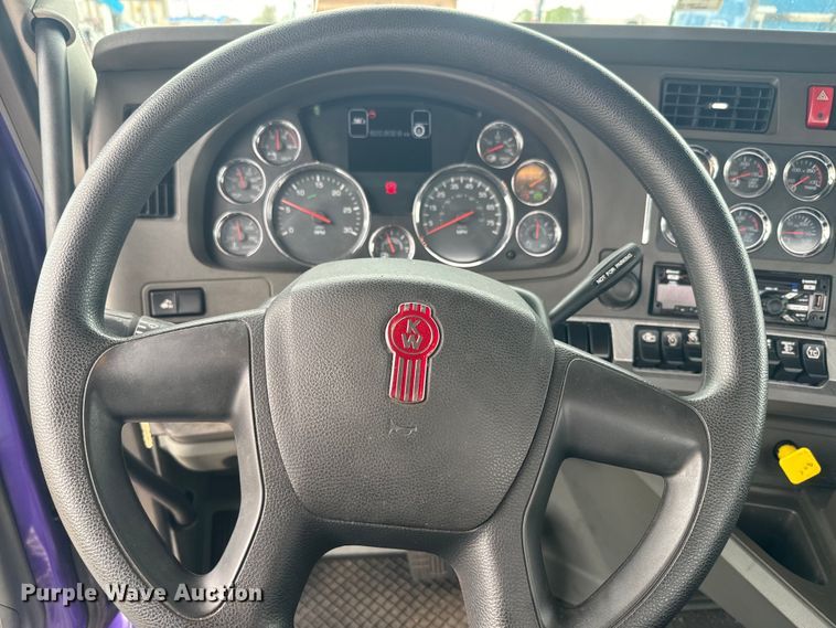 image for item EH5490 2017 Kenworth T680 semi truck