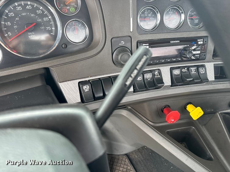 image for item EH5490 2017 Kenworth T680 semi truck