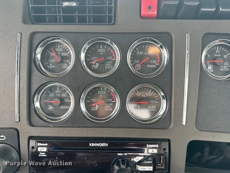 image for item EH5490 2017 Kenworth T680 semi truck