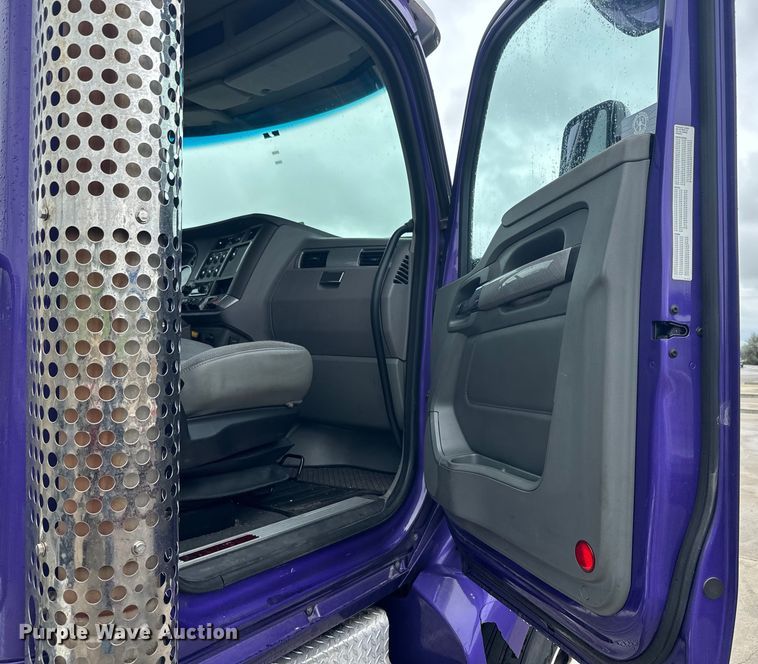 image for item EH5490 2017 Kenworth T680 semi truck
