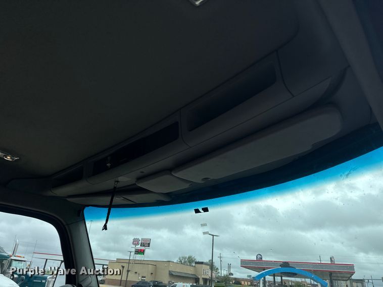 image for item EH5490 2017 Kenworth T680 semi truck