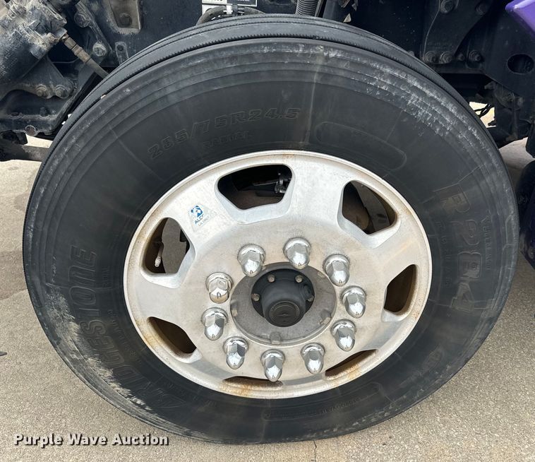 image for item EH5490 2017 Kenworth T680 semi truck