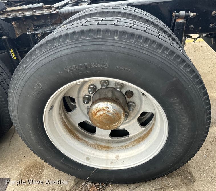 image for item EH5490 2017 Kenworth T680 semi truck