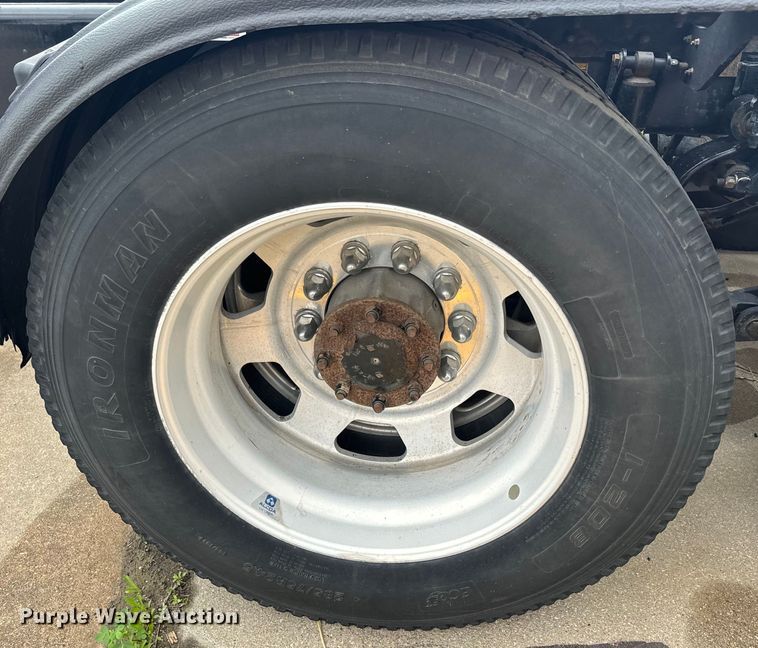 image for item EH5490 2017 Kenworth T680 semi truck