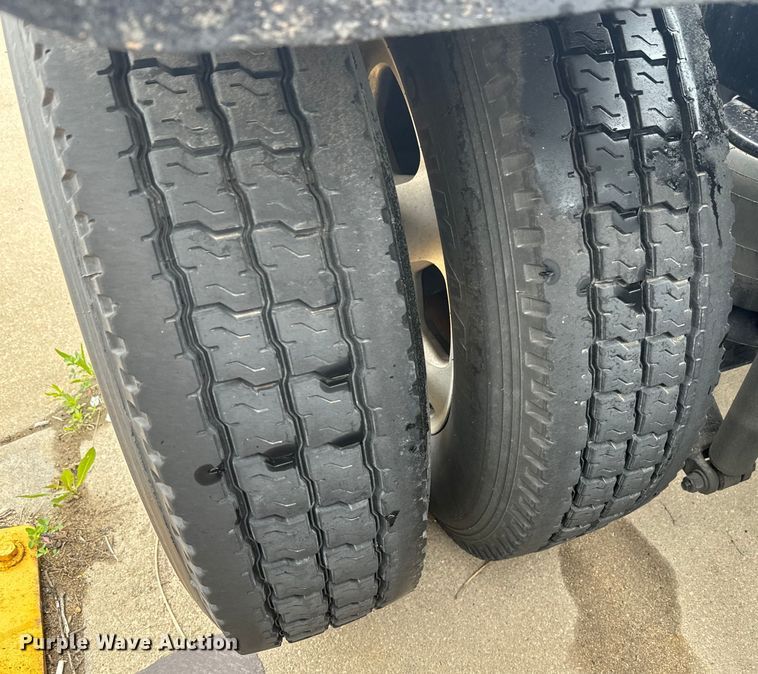 image for item EH5490 2017 Kenworth T680 semi truck