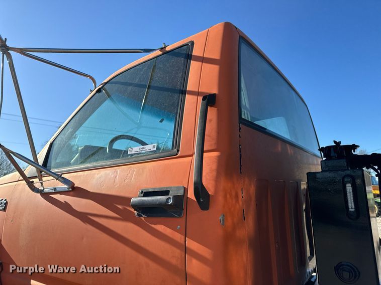 image for item EH6671 1990 GMC TopKick flatbed truck