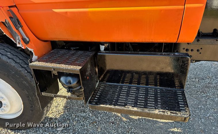 image for item EH6671 1990 GMC TopKick flatbed truck