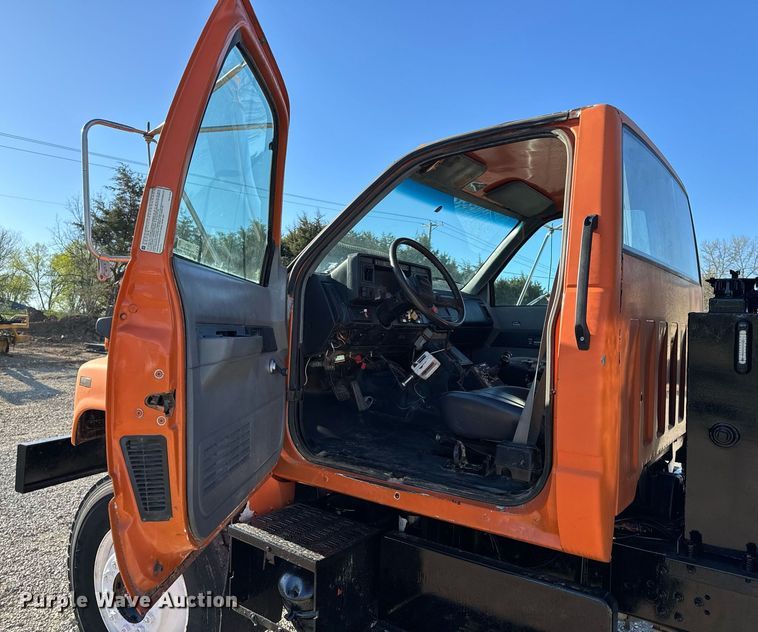 image for item EH6671 1990 GMC TopKick flatbed truck