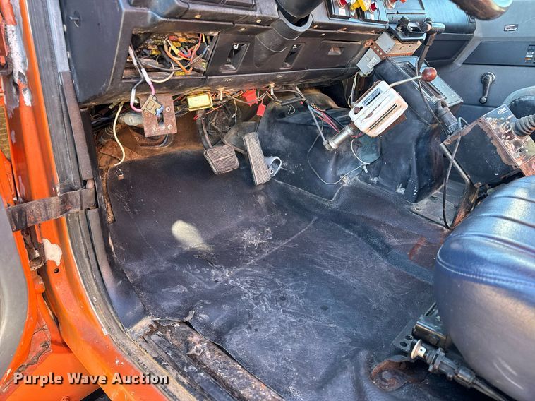 image for item EH6671 1990 GMC TopKick flatbed truck