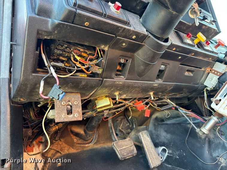 image for item EH6671 1990 GMC TopKick flatbed truck