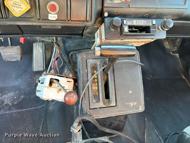 image for item EH6671 1990 GMC TopKick flatbed truck