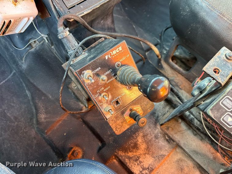 image for item EH6671 1990 GMC TopKick flatbed truck