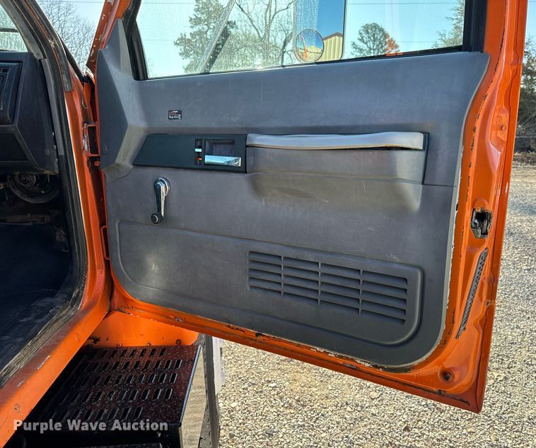 image for item EH6671 1990 GMC TopKick flatbed truck