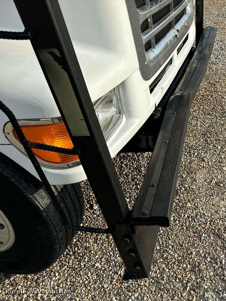 image for item EH6707 2007 Sterling LT9500 car carrier truck