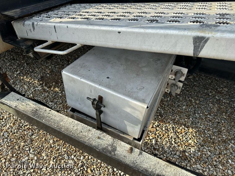 image for item EH6707 2007 Sterling LT9500 car carrier truck