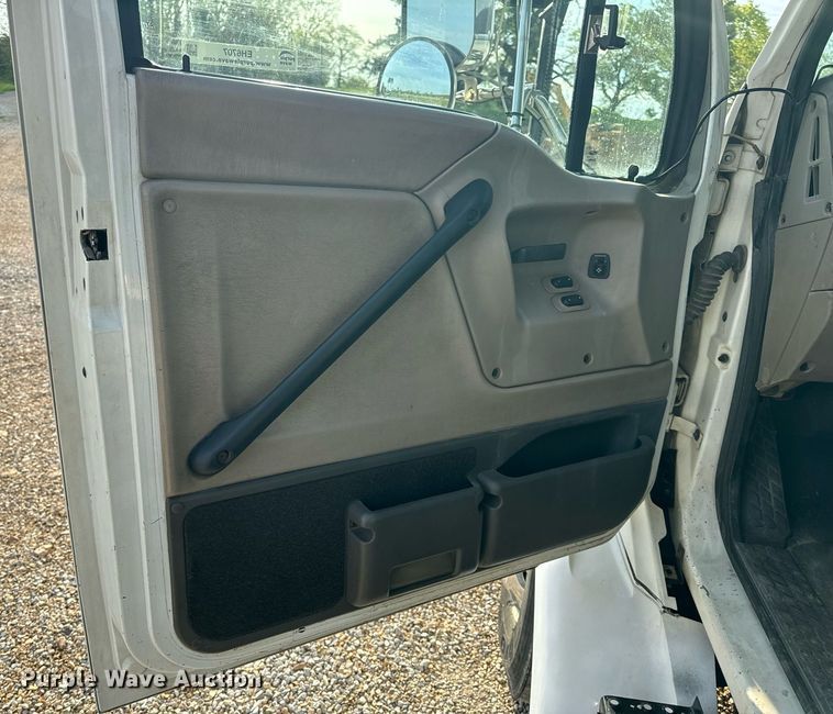 image for item EH6707 2007 Sterling LT9500 car carrier truck