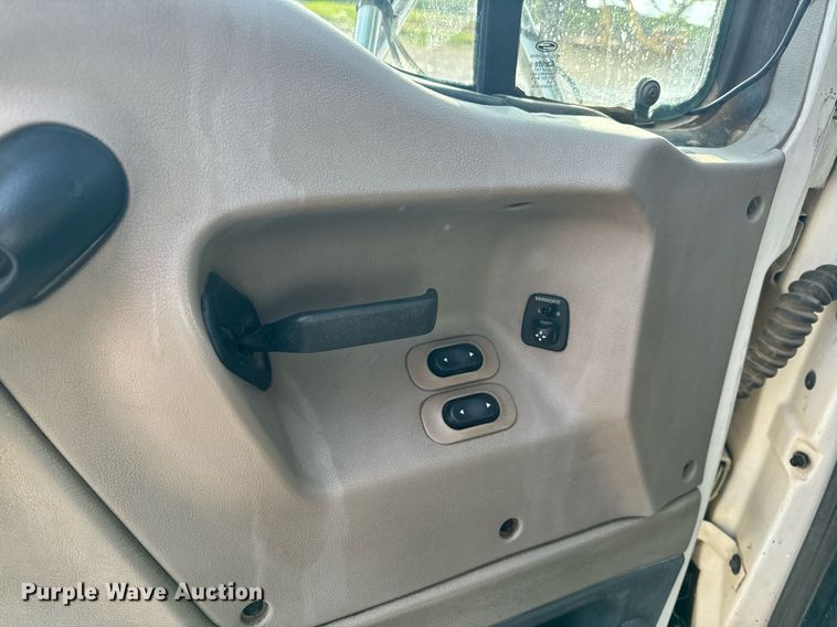 image for item EH6707 2007 Sterling LT9500 car carrier truck