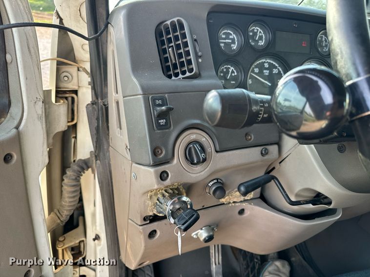 image for item EH6707 2007 Sterling LT9500 car carrier truck