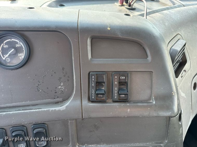 image for item EH6707 2007 Sterling LT9500 car carrier truck