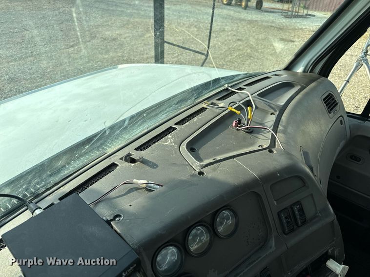 image for item EH6707 2007 Sterling LT9500 car carrier truck