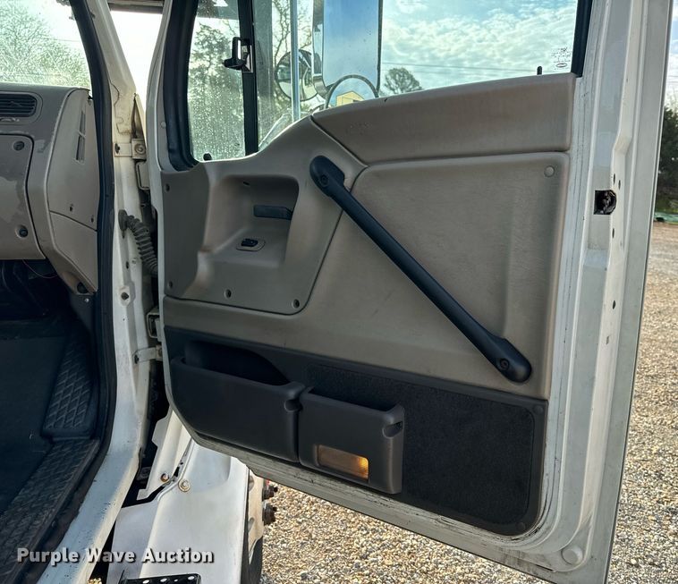 image for item EH6707 2007 Sterling LT9500 car carrier truck